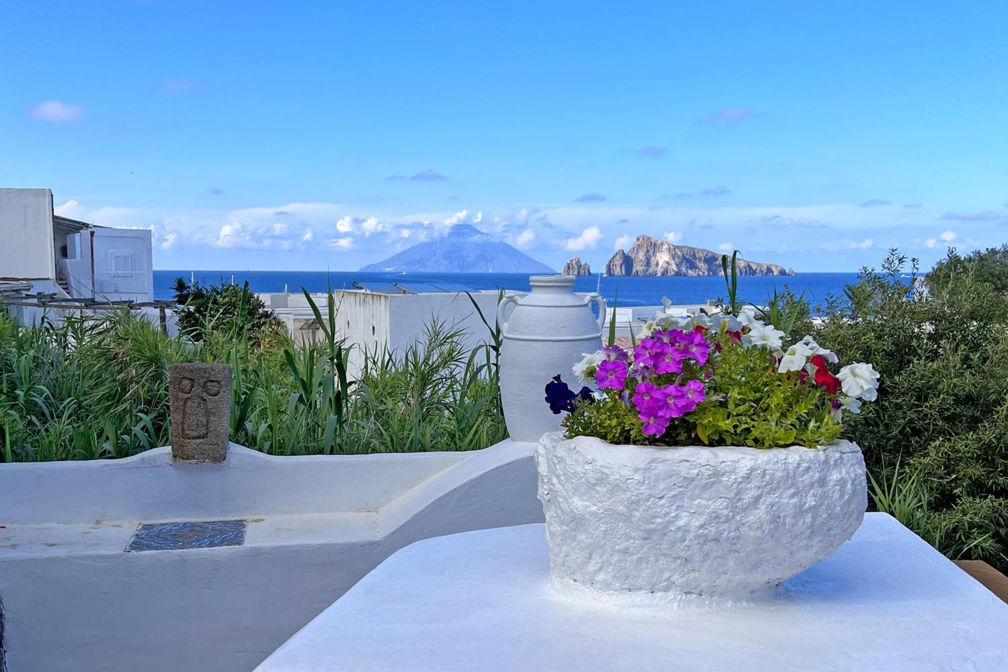 Dependance La Caletta Hotel Panarea Bagian luar foto