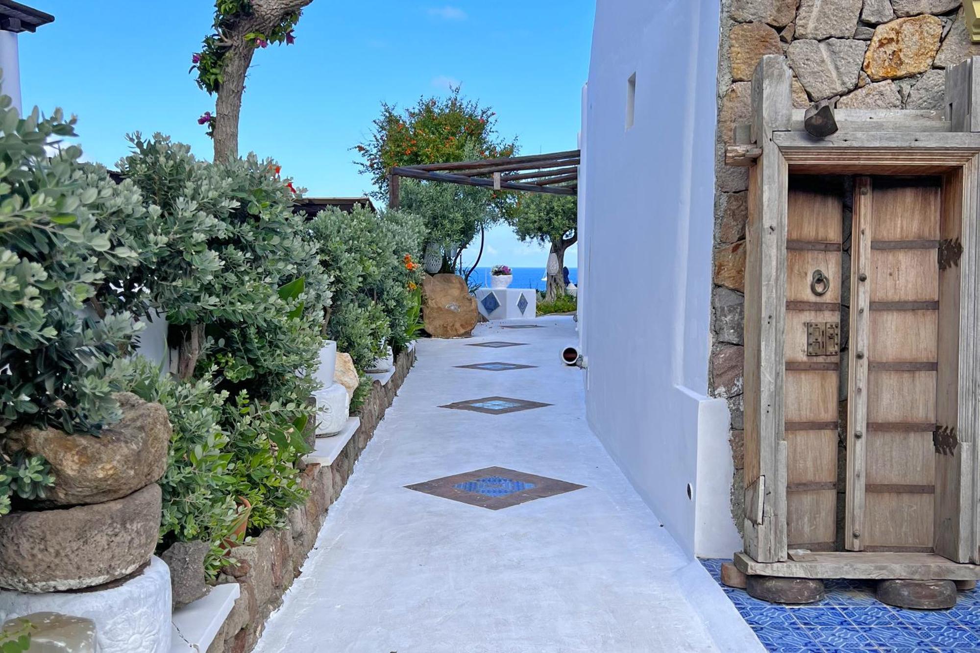Dependance La Caletta Hotel Panarea Bagian luar foto