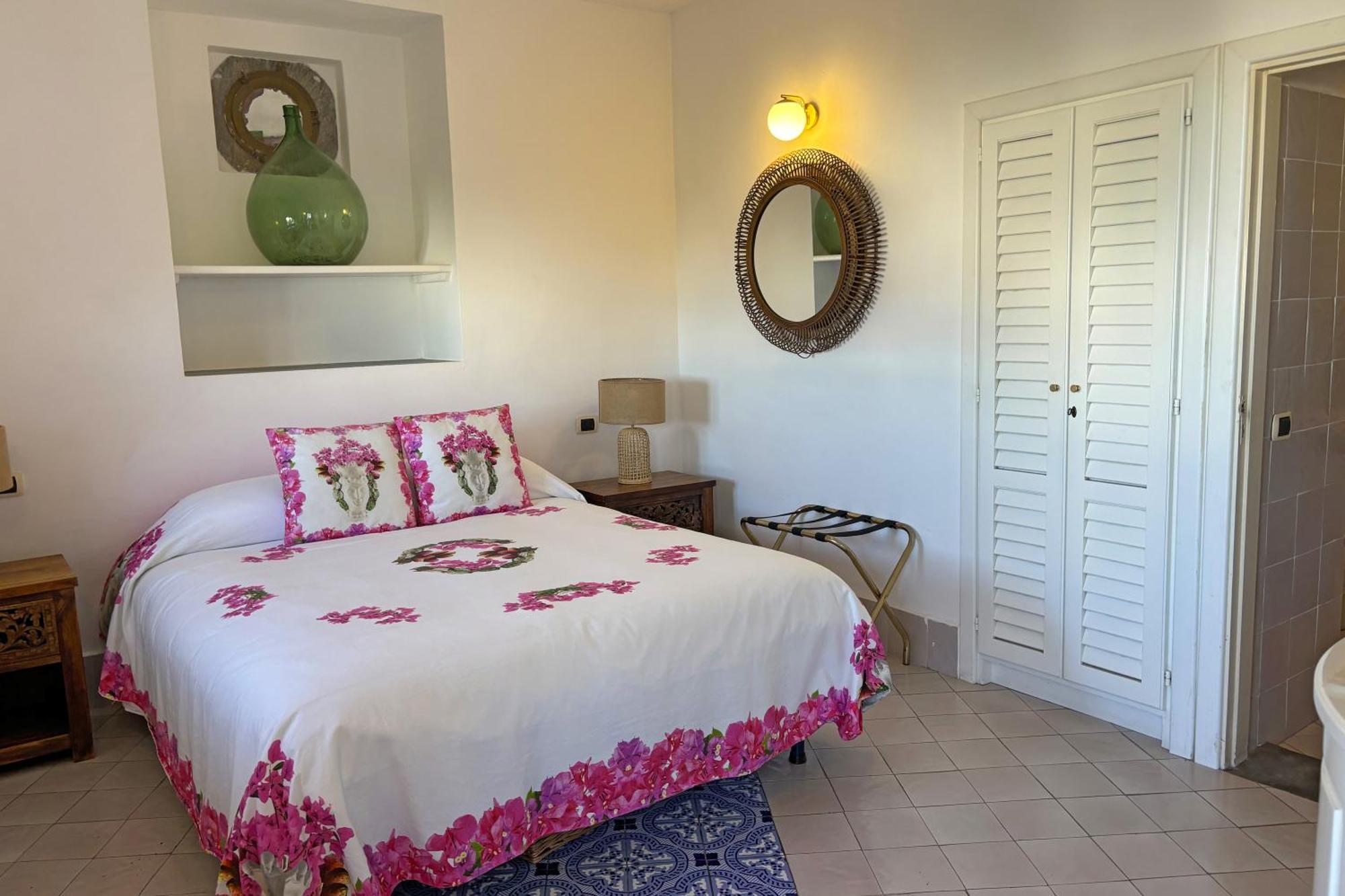 Dependance La Caletta Hotel Panarea Bagian luar foto