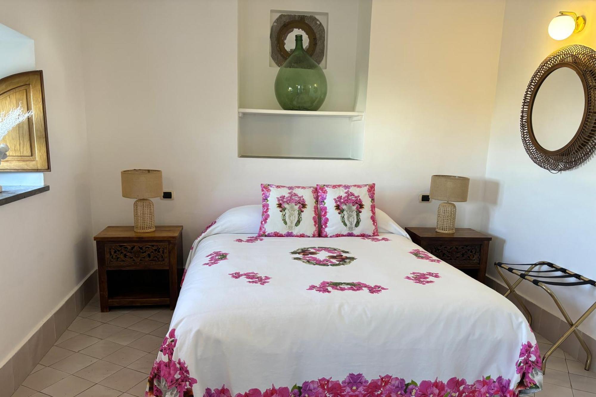 Dependance La Caletta Hotel Panarea Bagian luar foto