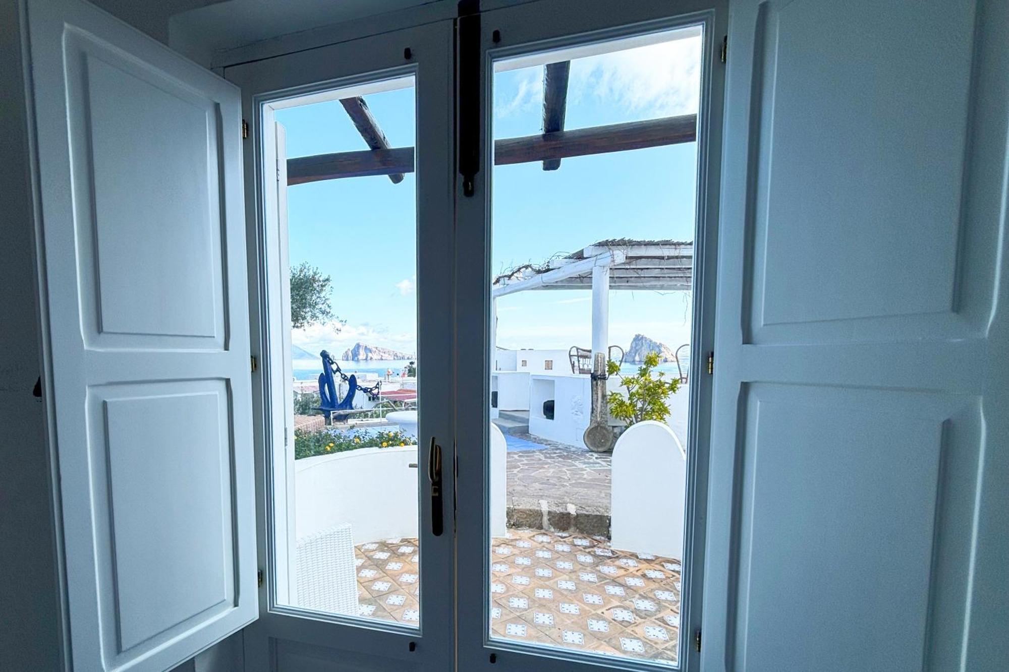 Dependance La Caletta Hotel Panarea Bagian luar foto