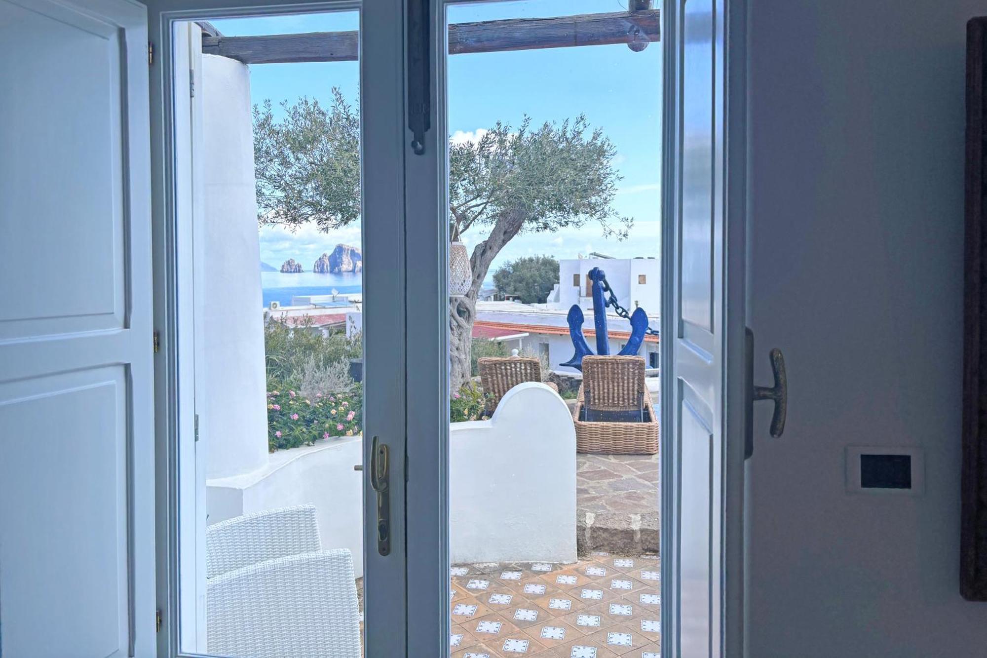 Dependance La Caletta Hotel Panarea Bagian luar foto
