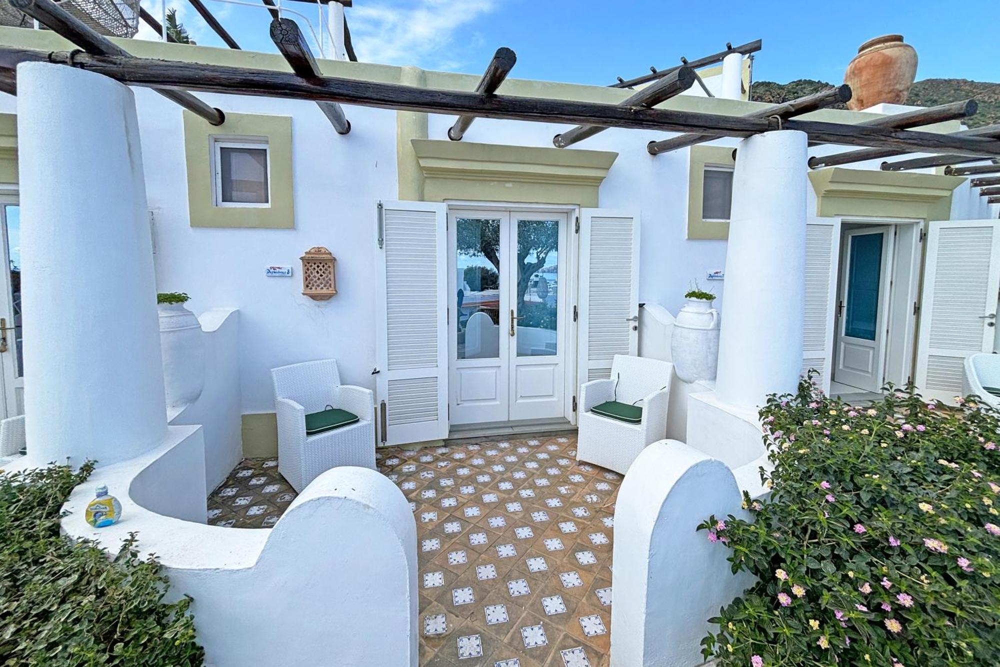Dependance La Caletta Hotel Panarea Bagian luar foto