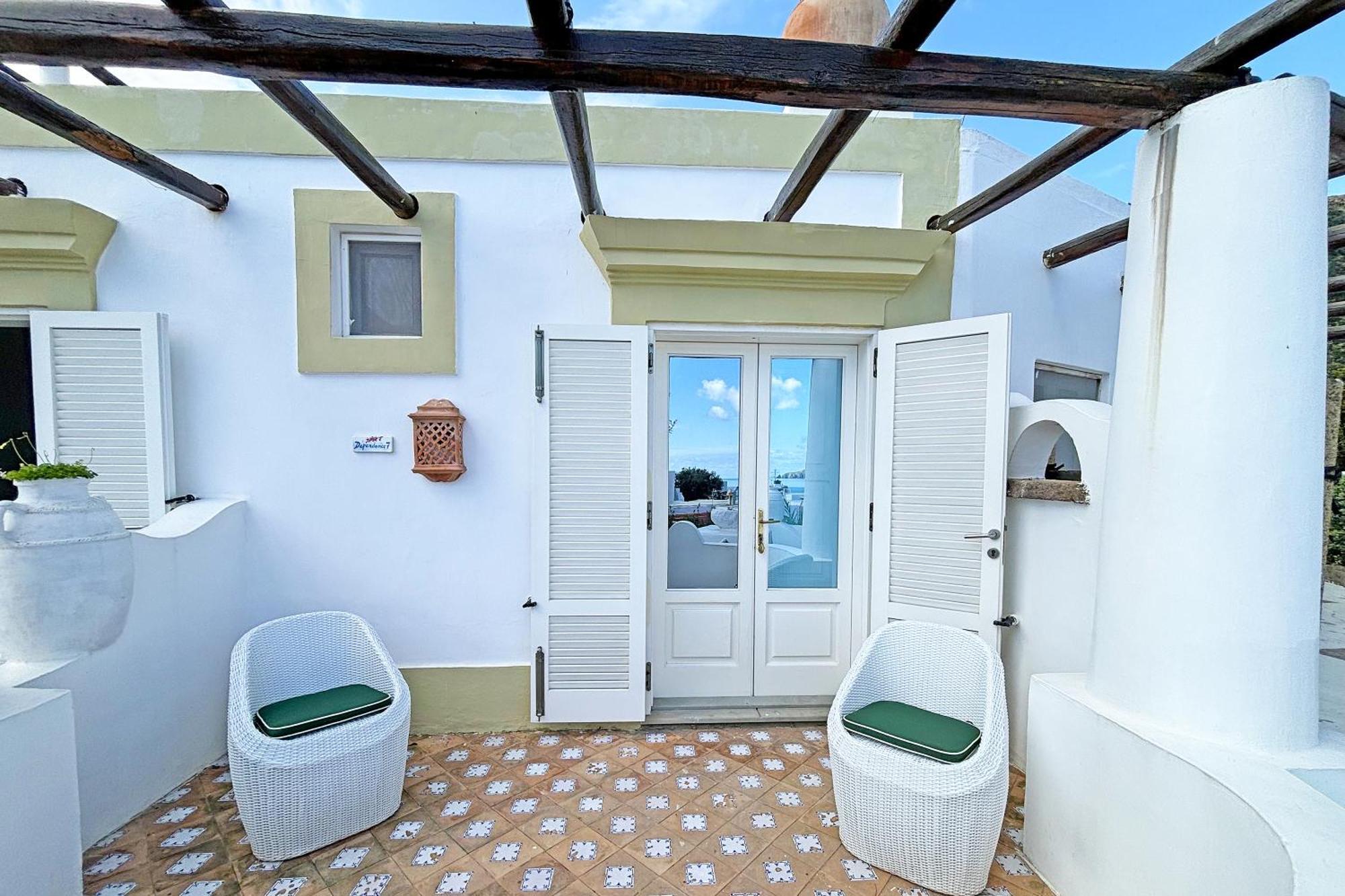 Dependance La Caletta Hotel Panarea Bagian luar foto