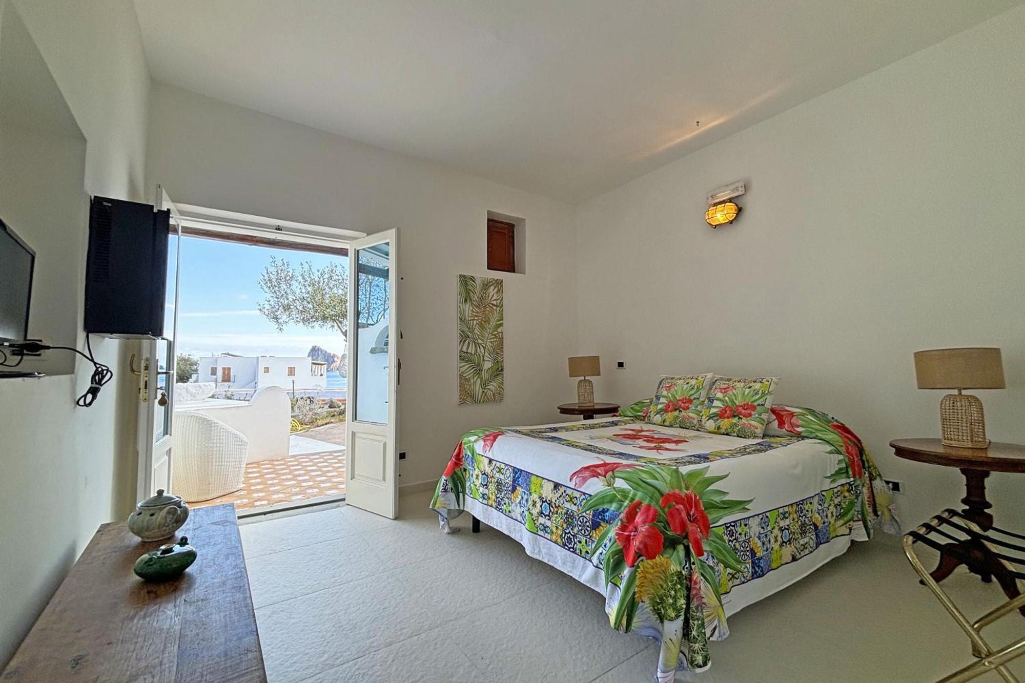 Dependance La Caletta Hotel Panarea Bagian luar foto